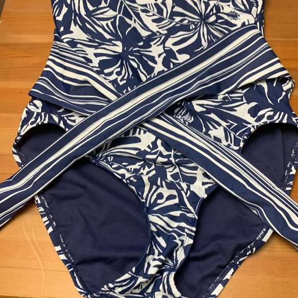 One piece swimsuit w front tie, dark blue and white - Picture 9 of 9